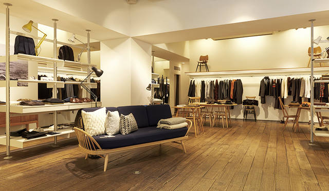 Margaret Howell's street-level stores, including the Jinnan flagship, the popular "Shop & Coffee" concept stores in Kyoto and Umeda, and others in Kobe and Tenjin, offer a unified experience despite their varied locations. Each visit reveals a consistent philosophy.<br><br>The Jinnan store, designed by renowned British architect W. Russell, embodies contemporary warmth, a perfect expression of British modernism.