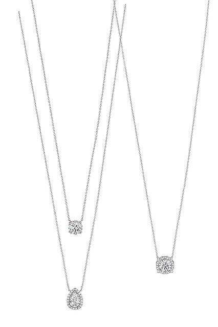 (From left) <strong>Round Solitaire Pendant</strong><br>Materials: Platinum x Diamonds (center stone from 0.5 ct)<br>Price: Centered around ¥1.2 million<br><br><strong>Pear-shape Micropavé Pendant<br></strong>Materials: Platinum x Diamonds (center stone from 0.5 ct)<br>Price: Centered around ¥2.2 million<br><br><strong>Belle by Harry Winston Pendant<br></strong>Materials: Platinum x Diamonds (center stone from 0.5 ct)<br>Price: Centered around ¥1.8 million<br>