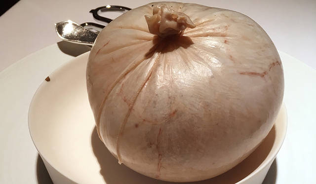 食材の水分が加熱により気化して、ヴェッシーが膨らんでいる状態。私も、はじめて目にしました。びっくり。