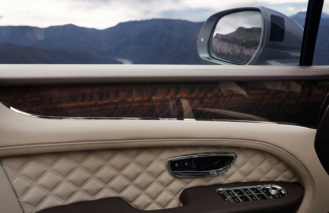 BENTLEY Bentayga ベントレー ベンテイガ
