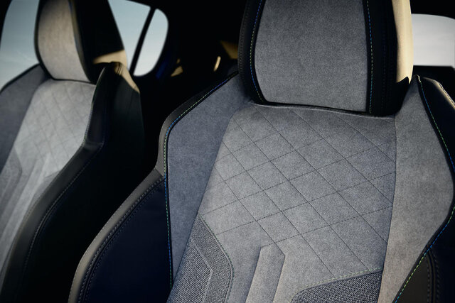 PEUGEOT 208 プジョー208