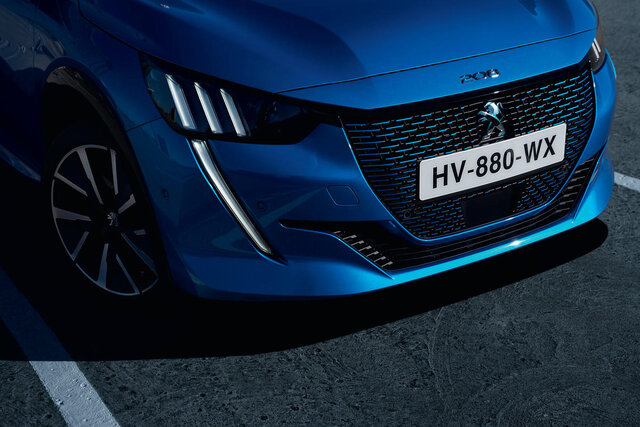 PEUGEOT 208 プジョー208