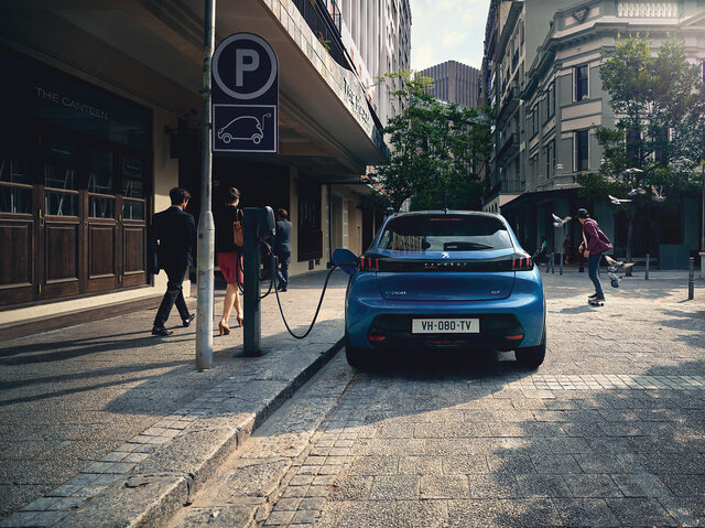 PEUGEOT 208 プジョー208