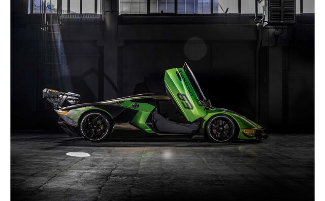 LAMBORGHINI Essenza SCV12 ランボルギーニEssenza SCV12