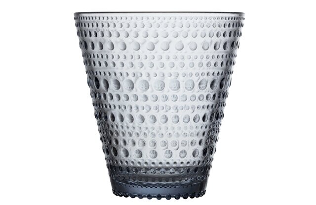 仕上がりはワン&オンリー。100％リサイクルガラスを用いたコレクション iittala