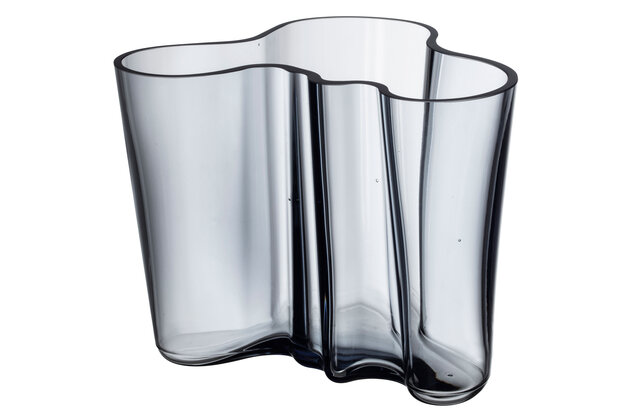 仕上がりはワン&オンリー。100％リサイクルガラスを用いたコレクション iittala