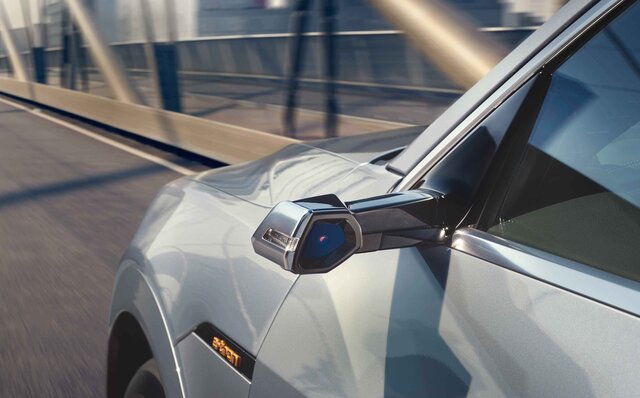 アウディの電動化攻勢尖兵、アウディ「e-tronスポーツバック」が発売｜Audi