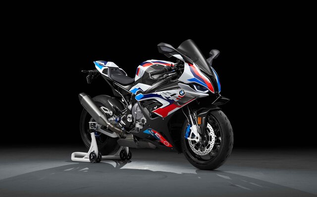 BMW、バイク初の“M”を冠した「M1000RR」発表｜BMW