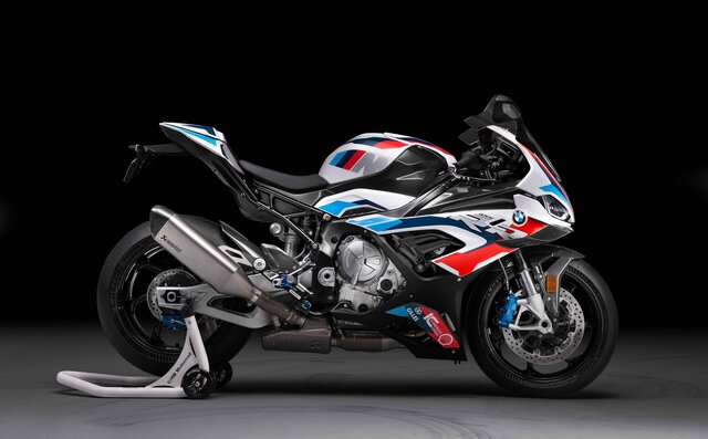 BMW、バイク初の“M”を冠した「M1000RR」発表｜BMW