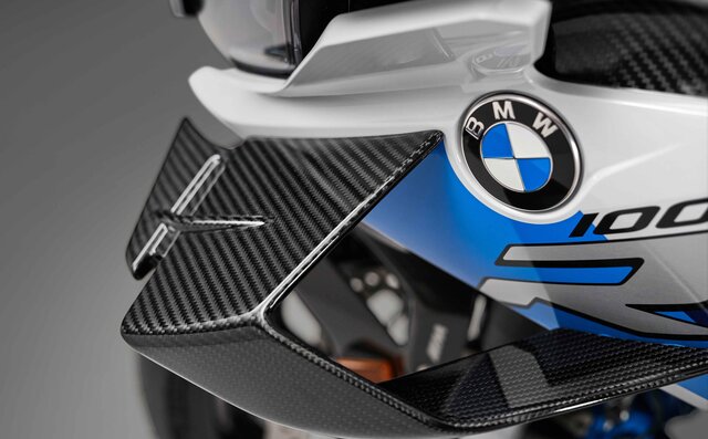 BMW、バイク初の“M”を冠した「M1000RR」発表｜BMW