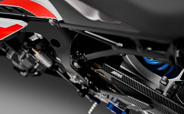 BMW、バイク初の“M”を冠した「M1000RR」発表｜BMW