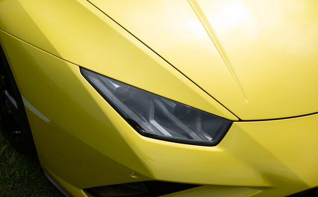 タウンスピードでも楽しい──ランボルギーニ ウラカンEVOの後輪駆動モデルに公道試乗｜Lamborghini