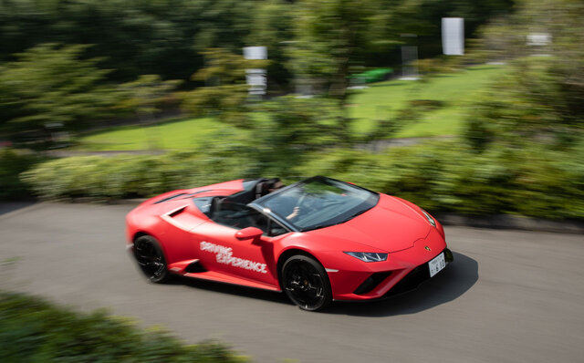 タウンスピードでも楽しい──ランボルギーニ ウラカンEVOの後輪駆動モデルに公道試乗｜Lamborghini