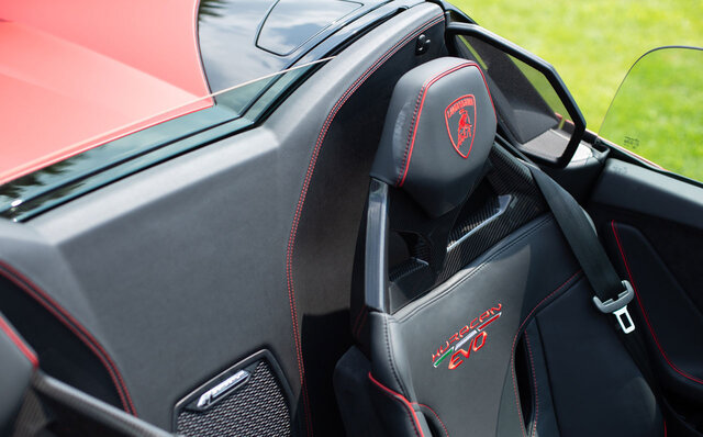 タウンスピードでも楽しい──ランボルギーニ ウラカンEVOの後輪駆動モデルに公道試乗｜Lamborghini