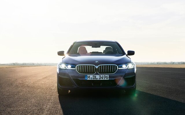 マイナーチェンジを受けた新型BMW5シリーズのセダンとツーリングが発売｜BMW