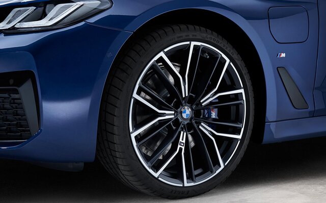 マイナーチェンジを受けた新型BMW5シリーズのセダンとツーリングが発売｜BMW