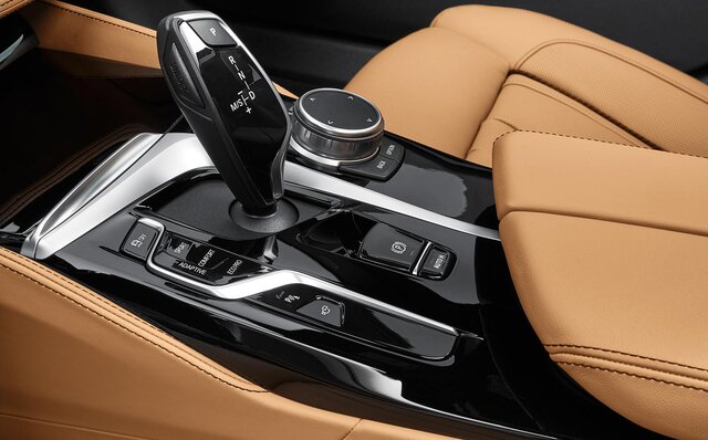 マイナーチェンジを受けた新型BMW5シリーズのセダンとツーリングが発売｜BMW