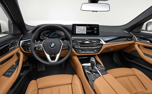 マイナーチェンジを受けた新型BMW5シリーズのセダンとツーリングが発売｜BMW