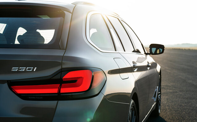 マイナーチェンジを受けた新型BMW5シリーズのセダンとツーリングが発売｜BMW