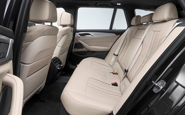 マイナーチェンジを受けた新型BMW5シリーズのセダンとツーリングが発売｜BMW