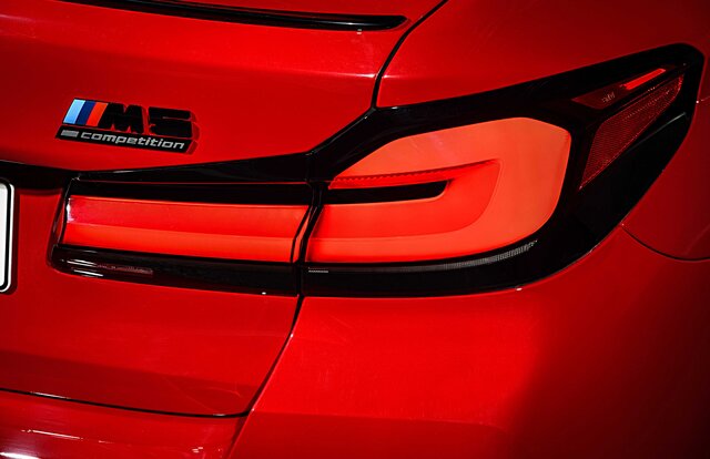 BMW、5シリーズベースの高性能モデル、M5とM550i xDriveを発売｜BMW