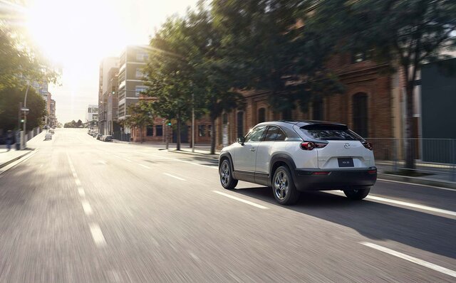 マツダ、新型クロスオーバーSUV「MX-30」を発表｜Mazda