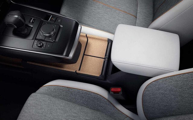 マツダ、新型クロスオーバーSUV「MX-30」を発表｜Mazda