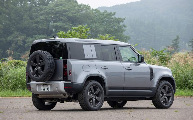 オンロード性能とオフロード性能を見事に両立──新型ディフェンダーに試乗｜Land Rover