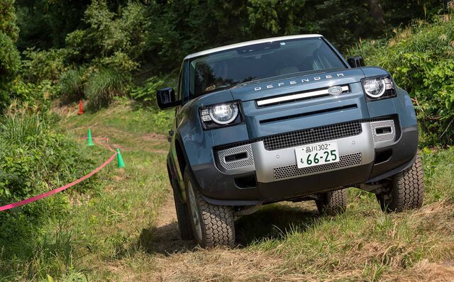 オンロード性能とオフロード性能を見事に両立──新型ディフェンダーに試乗｜Land Rover