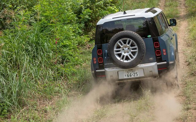 オンロード性能とオフロード性能を見事に両立──新型ディフェンダーに試乗｜Land Rover
