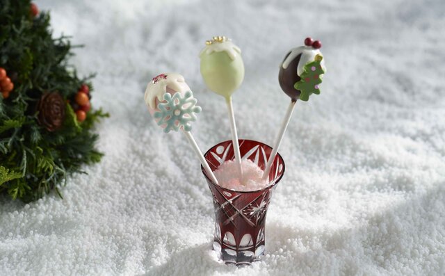 This Christmas, four types of cakes brimming with the chef's ideas are available | Andaz Tokyo