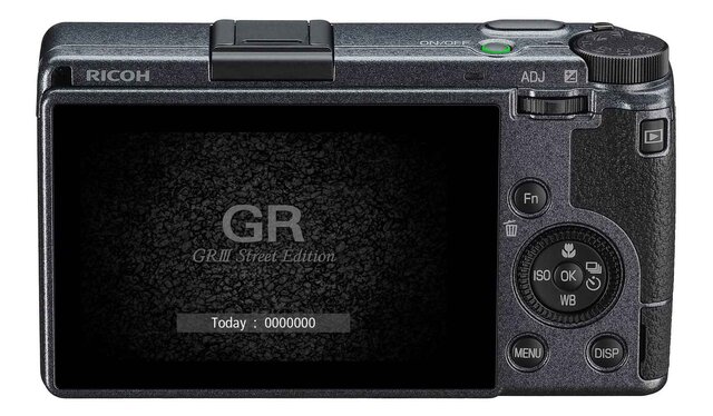 「GR」シリーズ最高峰のモデルがメタリックグレー塗装の特別仕様に｜RICOH