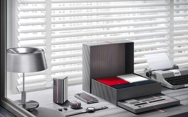 Galaxy とThom Browne のコラボレーション第二弾Galaxy Z Fold2 Thom Browne Editionが日本上陸｜Galaxy×THOM BROWNE