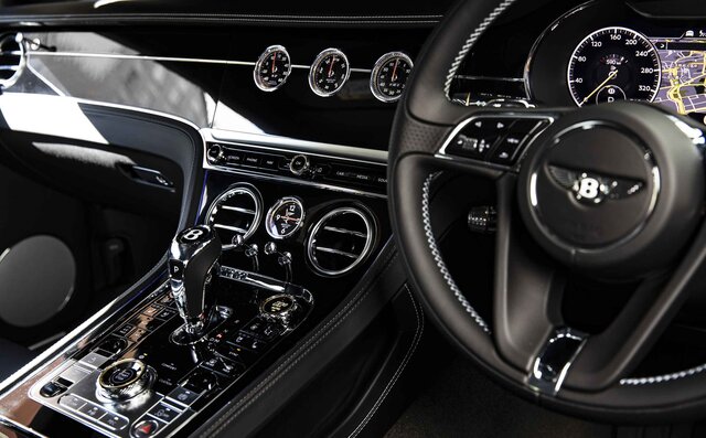 ライフアチーバーが語るベントレーの魅力──栗林研治先生×ベントレーコンチネンタルGT V8｜Bentley