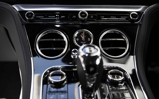 ライフアチーバーが語るベントレーの魅力──栗林研治先生×ベントレーコンチネンタルGT V8｜Bentley