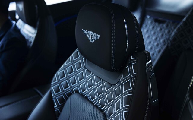 ライフアチーバーが語るベントレーの魅力──栗林研治先生×ベントレーコンチネンタルGT V8｜Bentley