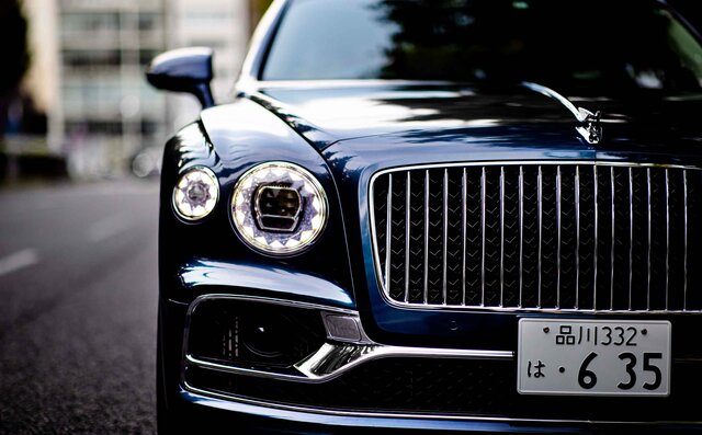 ライフアチーバーが語るベントレーの魅力──富田大介先生×ベントレー フライングスパー｜Bentley