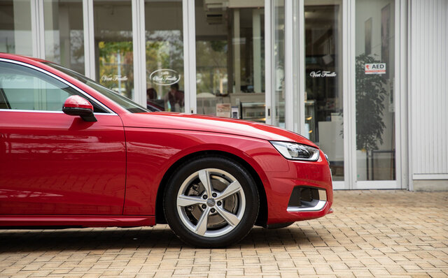 ビッグマイナーチェンジを受けた新型アウディA4に試乗｜Audi