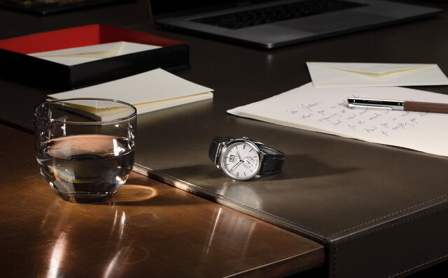 Refined New Silver-Dial Saxonia Outsize Date | A. LANGE & SÖHNE