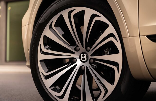 ベントレー、ベンテイガのPHEVモデルを発表｜Bentley