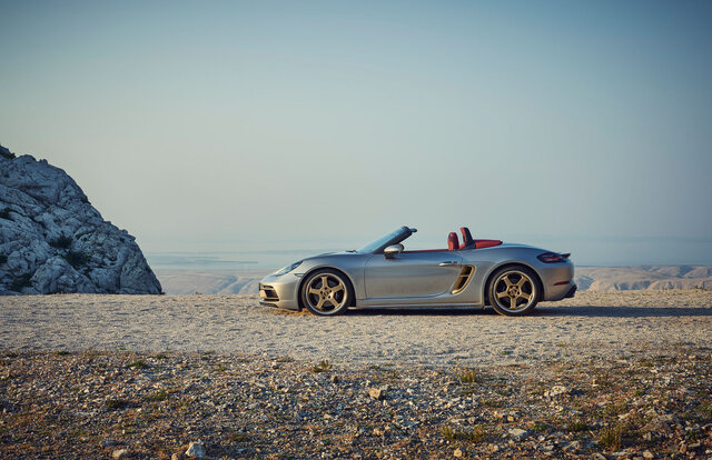 ポルシェ ボクスター誕生25周年を記念した、全世界1250台のみの限定車が登場｜Porsche