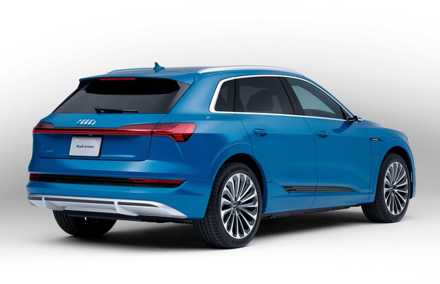 アウディの電気自動車e-tronシリーズにバッテリー容量71kWhの「50」が追加｜Audi