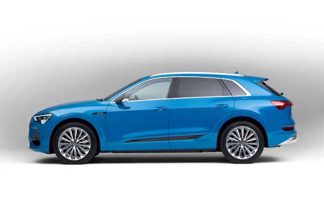 アウディの電気自動車e-tronシリーズにバッテリー容量71kWhの「50」が追加｜Audi