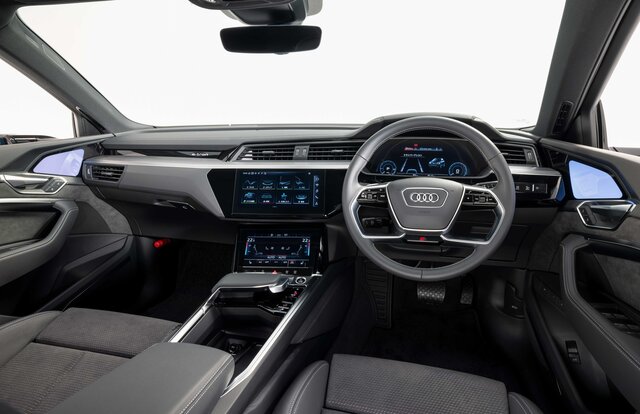 アウディの電気自動車e-tronシリーズにバッテリー容量71kWhの「50」が追加｜Audi