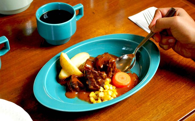 Available in 9 colors. A versatile plate for various occasions | HASAMI