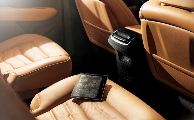 キャデラックXT6に新色ボディカラーが追加｜CADILLAC