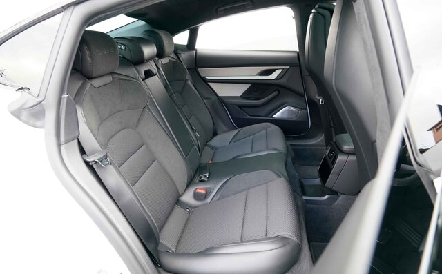 自動車好きにとっても楽しめるBEV──ポルシェ タイカン4Sに試乗｜Porsche