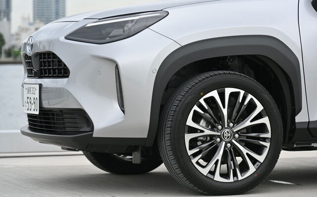 新型トヨタ ヤリスクロスのハイブリッドとガソリンに試乗｜TOYOTA
