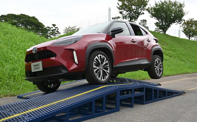 新型トヨタ ヤリスクロスのハイブリッドとガソリンに試乗｜TOYOTA