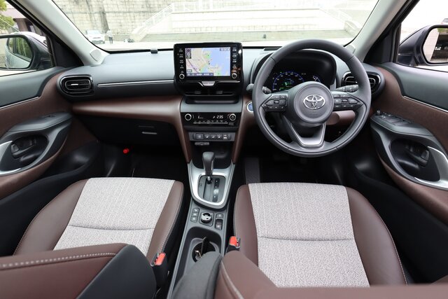 新型トヨタ ヤリスクロスのハイブリッドとガソリンに試乗｜TOYOTA